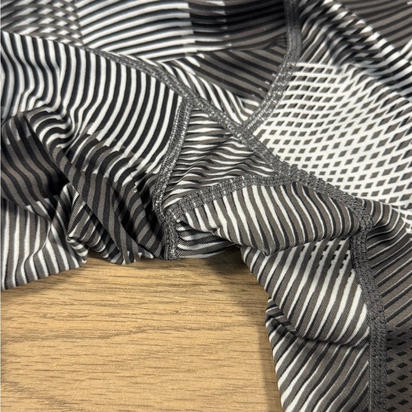 Nike Pro Women’s Black and Gray Hypercool Frequency Leggings with Mesh - Picture 7 of 15